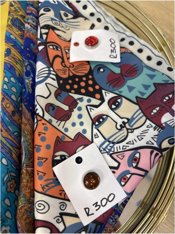 Brooches R300