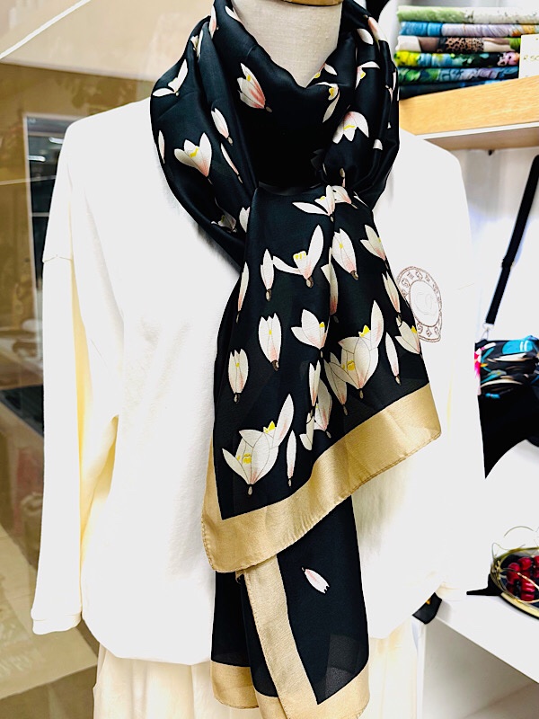 Slick Blend Scarves Black and White